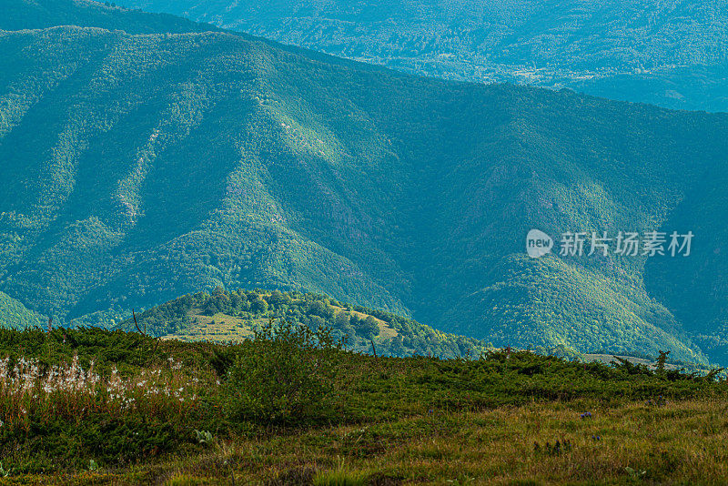 Babin zub - Stara planina，塞尔维亚。Babin zub是塞尔维亚东南部Stara Planina山脉的一座山峰。